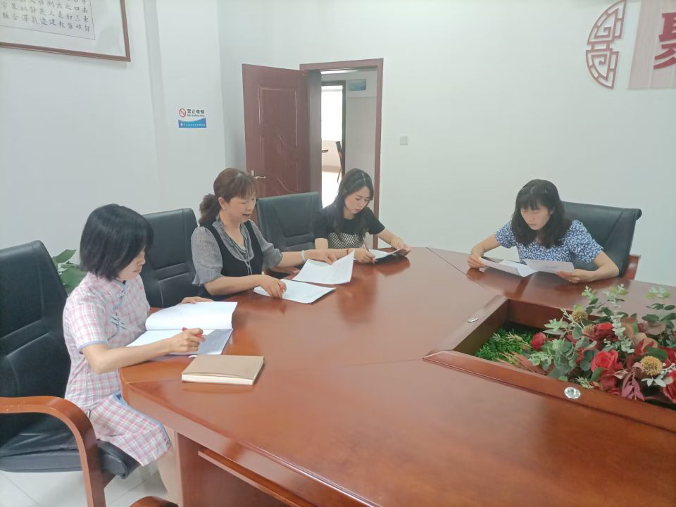 初中语文金天敏名师工作室召开 课题申报书撰写培训会